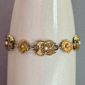 VINTAGE ART ARTHUR PEPPER  Bracelet Ornate Detail Petite Faux Pearl Gold Clasp